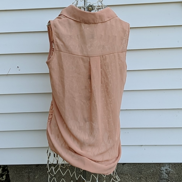 Pearl Dusty Rose lace button-up sleeveless blouse - Picture 3 of 5